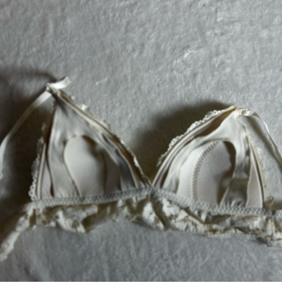 Momanda Cream Lace Bralette Size 34C - Picture 10 of 13
